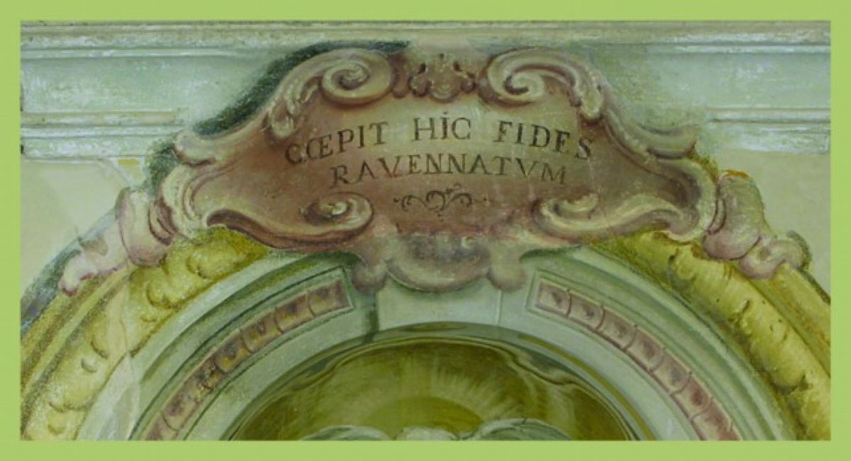 L'iscrizione latina all'interno della chiesa di Sant'Eufemia.