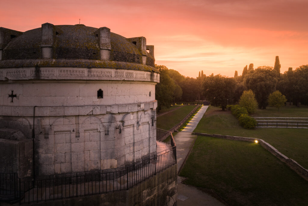 Ravenna, Mausoleo di Teodorico al tramonto.