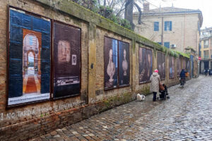 Via Zirardini Open-Air Gallery, Invito a Palazzo